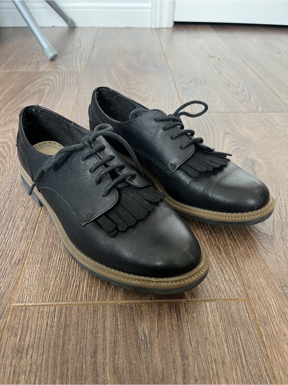 Clarks Griffin Mabel lace-up shoes featuring fringe details